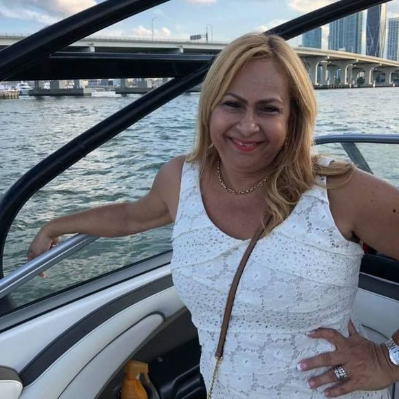 Meet your Posher, Cynthia - Picture 1 of 1